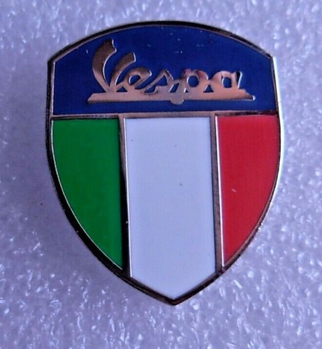 Vespa pin badge italian - pin,