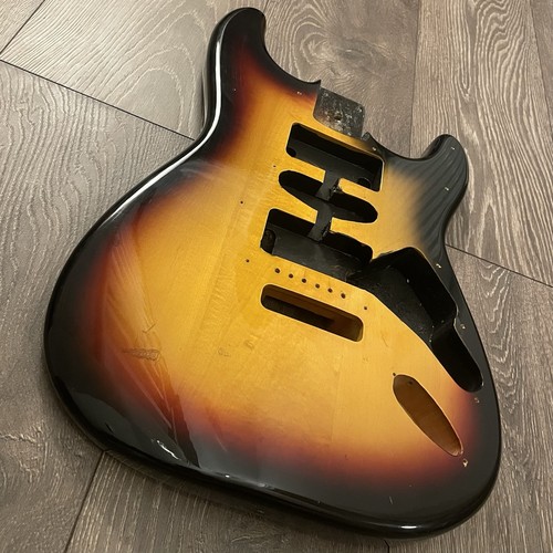 Squier fender 2004 strat - fender,