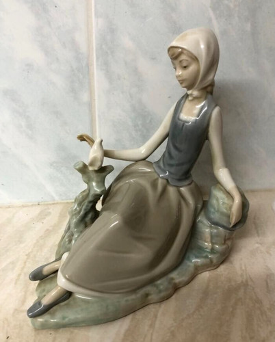 Beautiful vintage lladro - beautiful,