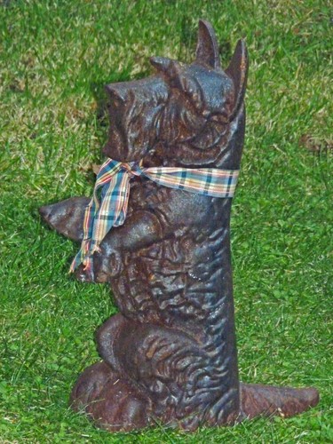 Large vintage black cast - large,
