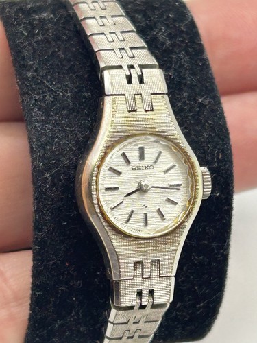 Vintage 1977 seiko ladies - vintage,