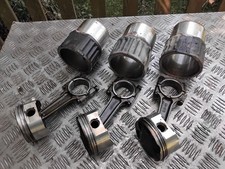 Triumph 955i Daytona T595 Pistons Liners and connecting rods.