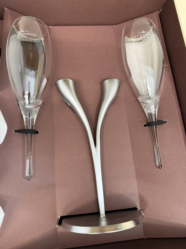 Moet chandon pair of - chandon,