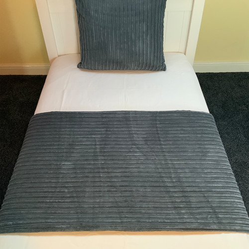 Jumbo cord bed - runner, throw