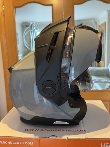 Rrp 599 schuberth e2 - £599,
