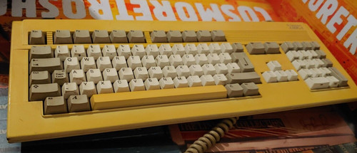 Commodore amiga 4000 keyboard - commodore,
