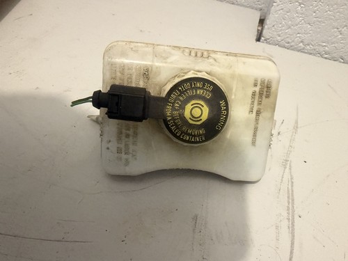 Audi brake fluid - 8k,