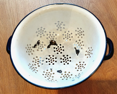 White enamel colander - white,