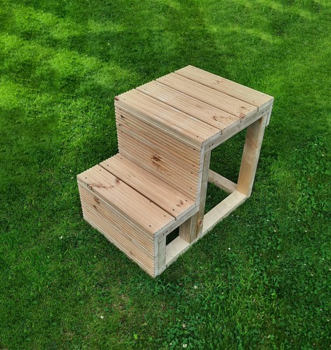 Horse timber mounting block - timber,