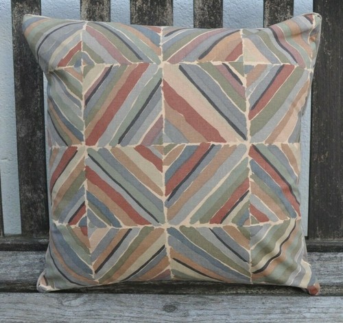 16x16 zipped cushion collier - zipped,