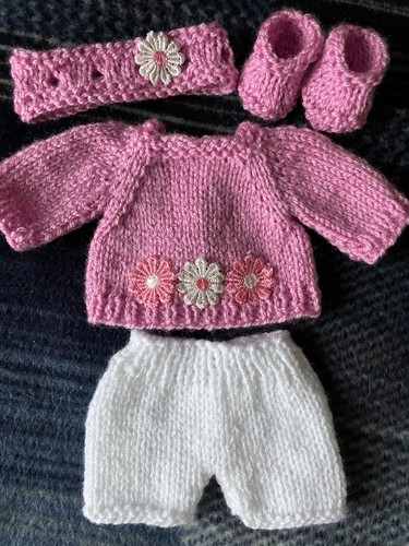 Hand knitted dolls clothes - dolls, to