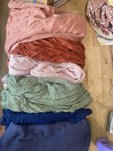 Lot gauze table runners - of, 23