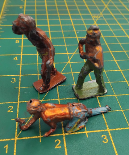 Vintage lead crescent - x, crescent(?)