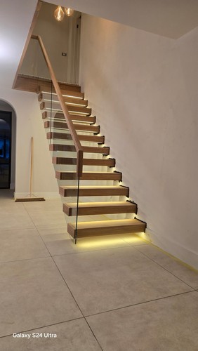 Floating staircase - floating,