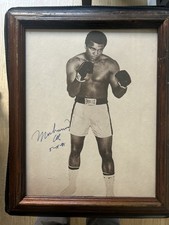 Muhammad Ali ~ Signed Autographed Vintage Everlast Boxing Photo