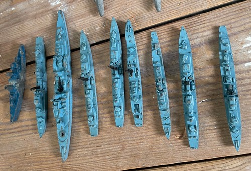 Vintage metal toy ships - x,
