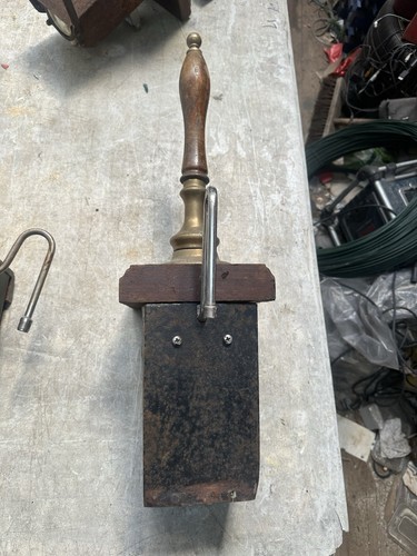 Hand pump real - real, beer
