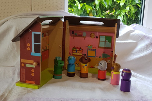 Cbeebies hey duggee wood - duggee,