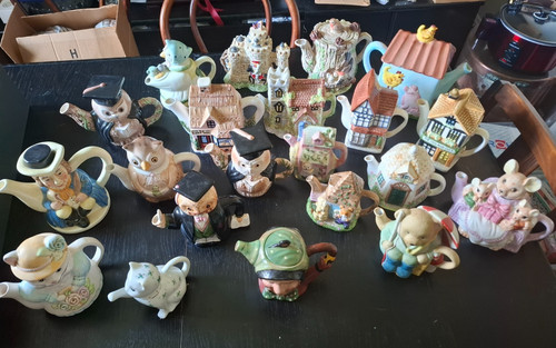 Collection novelty teapots - novelty,