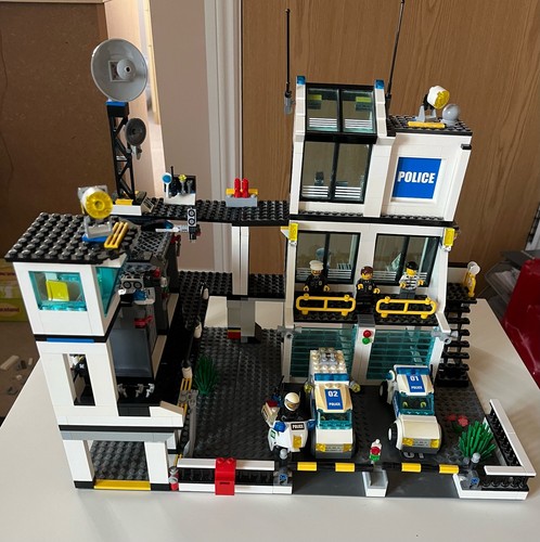 Lego city police station 7744 - city,