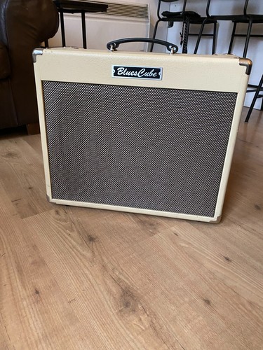 Roland blues cube - cube, stage