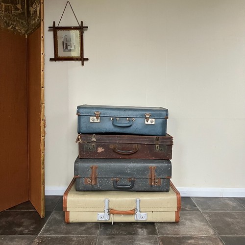 Collection old luggage to - of,