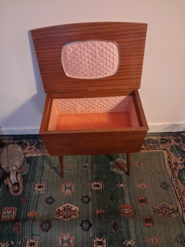 Sewing box vintage lined - vintage,