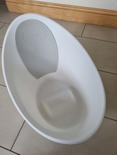Shnuggle Newborn Baby Bath With Built-in Support Bump & Soft Backrest white/grey