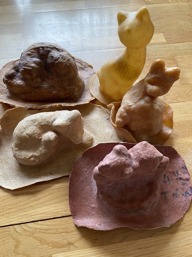 Latex moulds dog on - ,