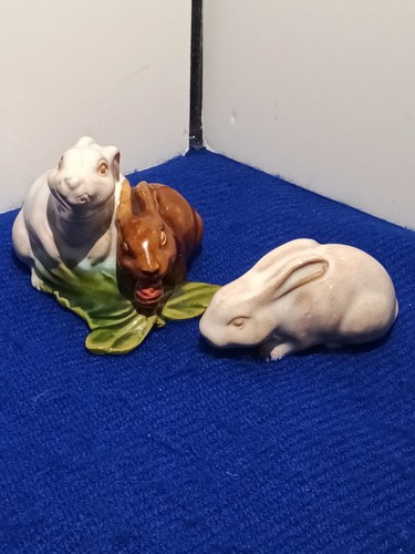 Majolica rabbits sitting - sitting, and