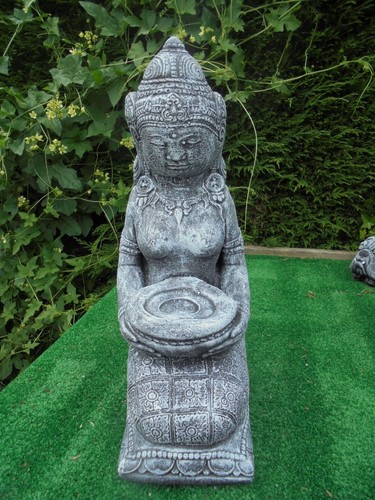 Geisha girl concrete garden - ,