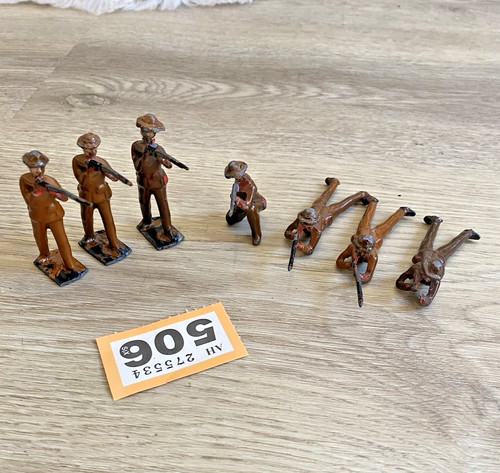 Vintage metal lead soldiers - metal/,