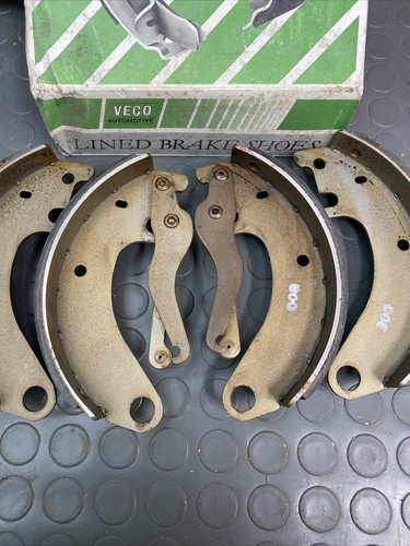 Veco brake shoes - set, front