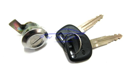 Oil fuel lid - lock, for