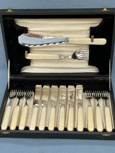 Six place setting silver - setting,