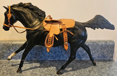 Breyer black beauty model - black,