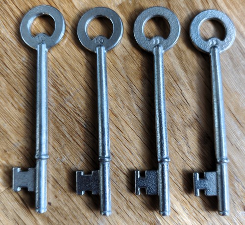 Vintage metal keys two - metal, –