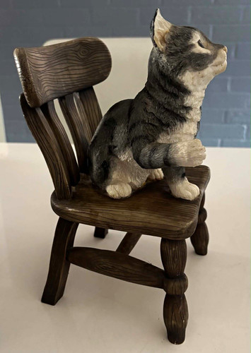 Leonardo cat figurine - leonardo,