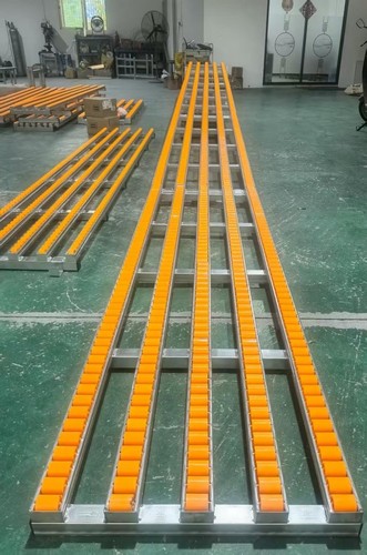 Gravity rollers track - gravity,