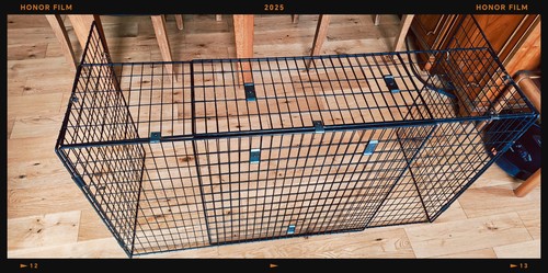 Extendable black nursery pet - extendable, nursery/pet