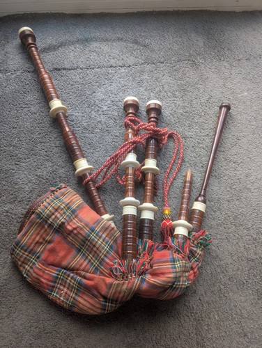 Vintage bagpipes house - vintage,