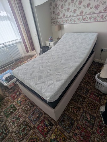 Electric adjustable bed with