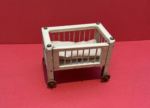 Vintage dolls house - dolls, pit
