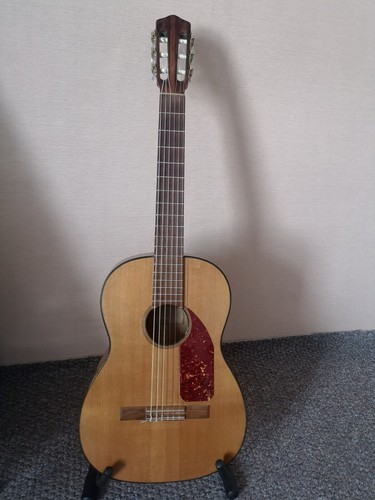 Vintage acoustic guitar - ,