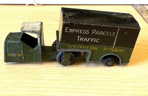 Dinky toys pre war - toys, 33r