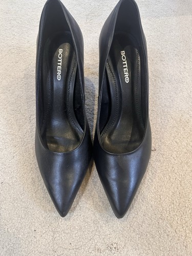 Ladies black leather - mid, heel