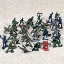 40No Plastic Toy Soldiers