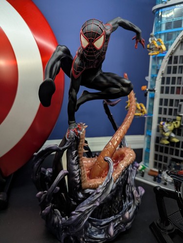 Sideshow collectibles miles - collectibles,
