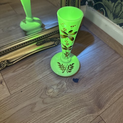 Uranium opaline bud flower - opaline,