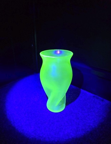 Rare green uranium glass - glass, loetz
